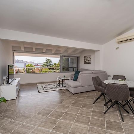 Sunset Marina Apartment Bar Ngoại thất bức ảnh